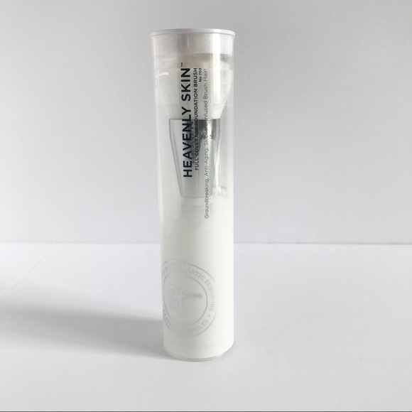 COPY - It Cosmetics Foundation Brush - Heavenly Skin 703 - Picture 1 of 10